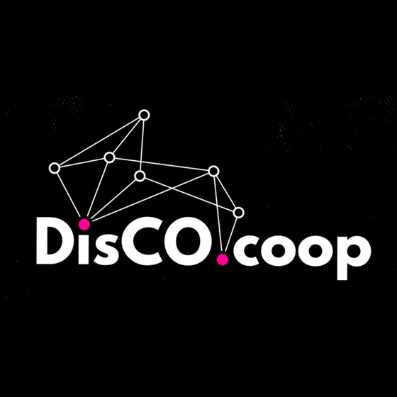 Logo de DIsCO coop. Una imagen que representa nodos intercontectados en forma distribuida y las palabras "distribuida, cooperativa, organización"